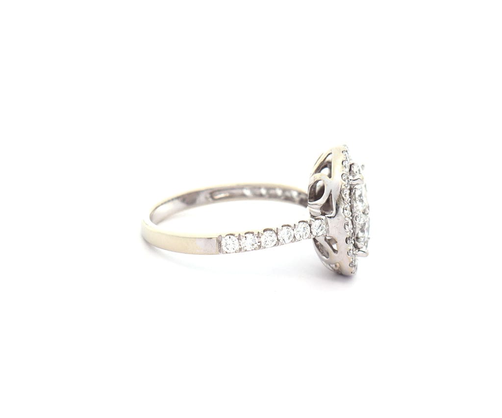 1.50ctw Round Diamond Cluster Oval Frame Ring in 14K