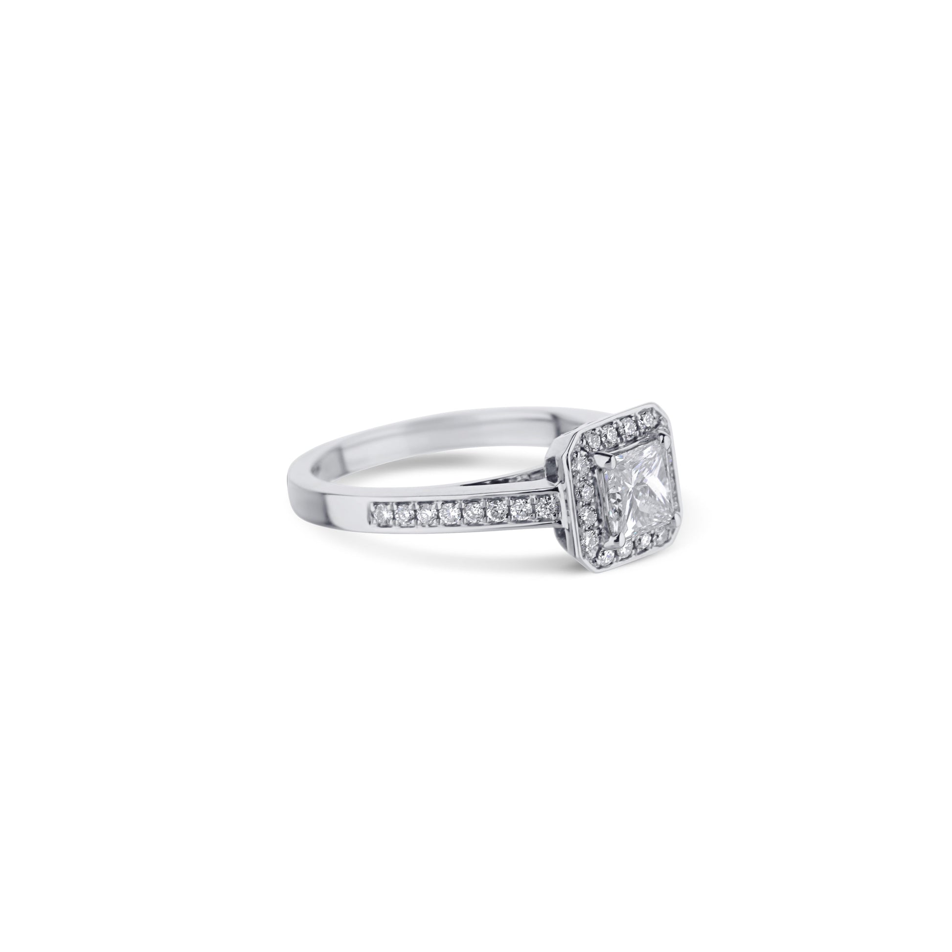 18K White Gold Ring With Princess Cut Diamond And Halo