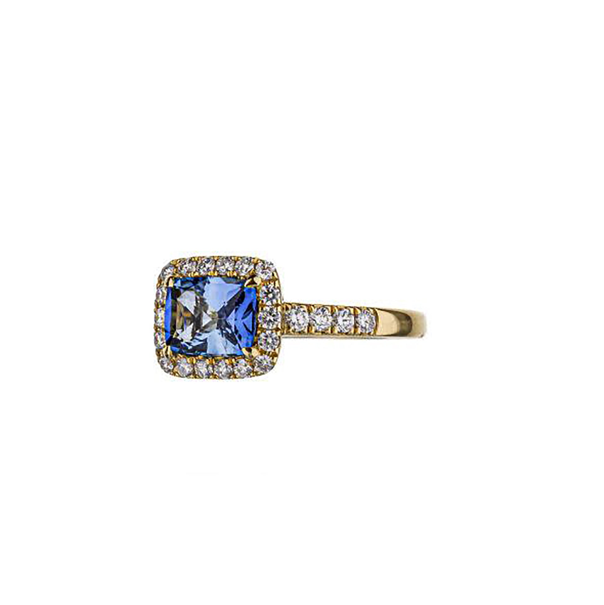 18K Yellow Gold Blue Sapphire Ring With Diamond Halo