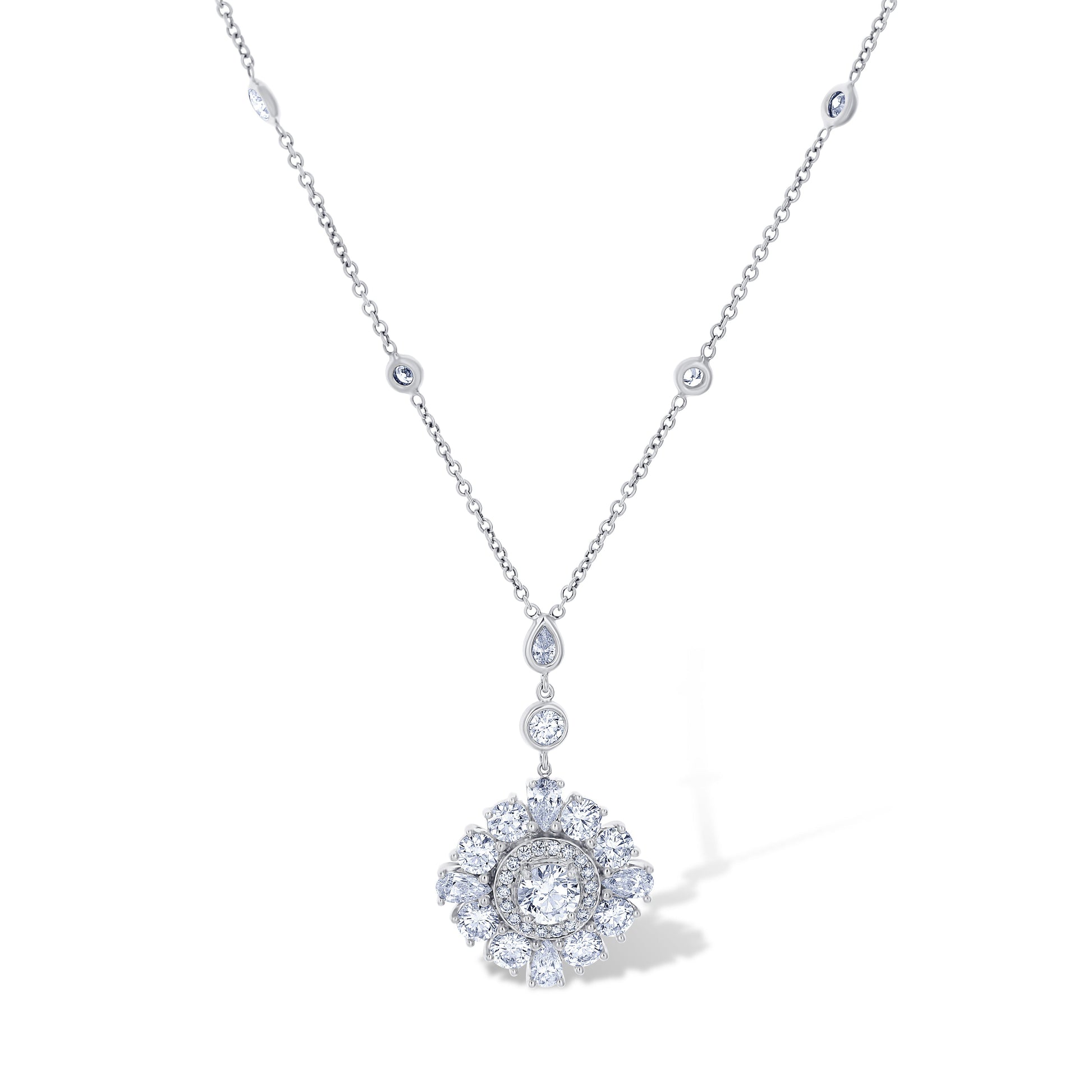 18K White Gold Flower Design Pendant With Round Diamond Chain