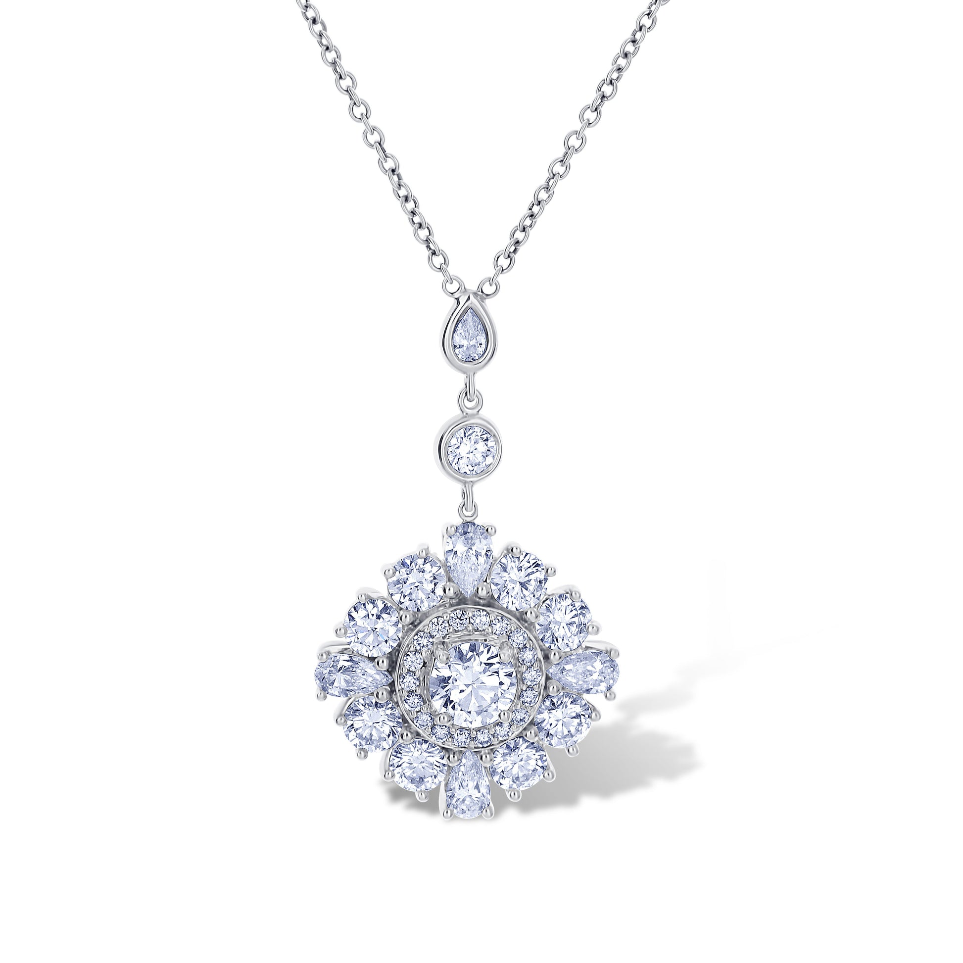 18K White Gold Flower Design Pendant With Round Diamond Chain