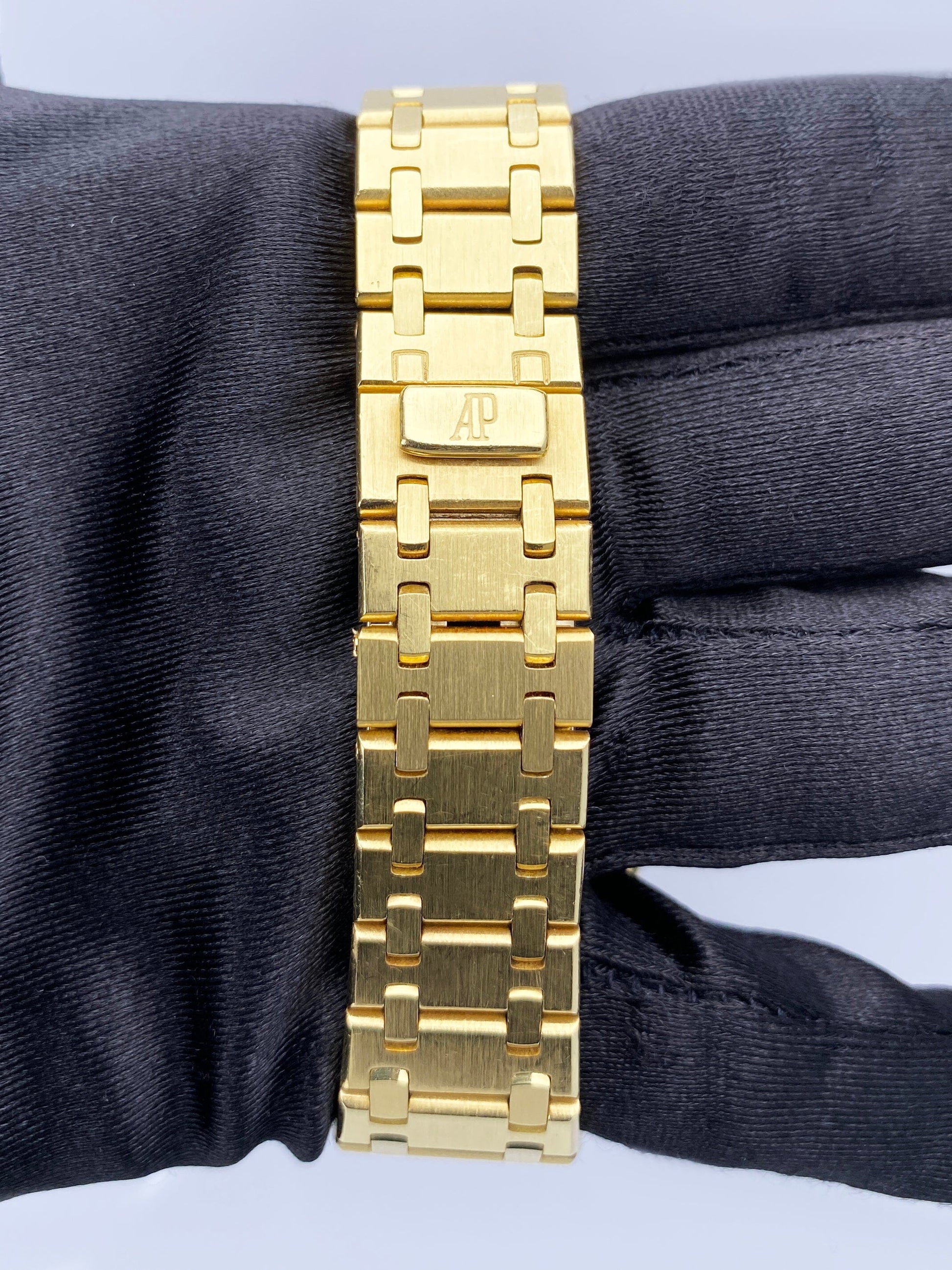 Audemars Piguet 15000BA Diamond 18K Yellow Gold Watch With Papers