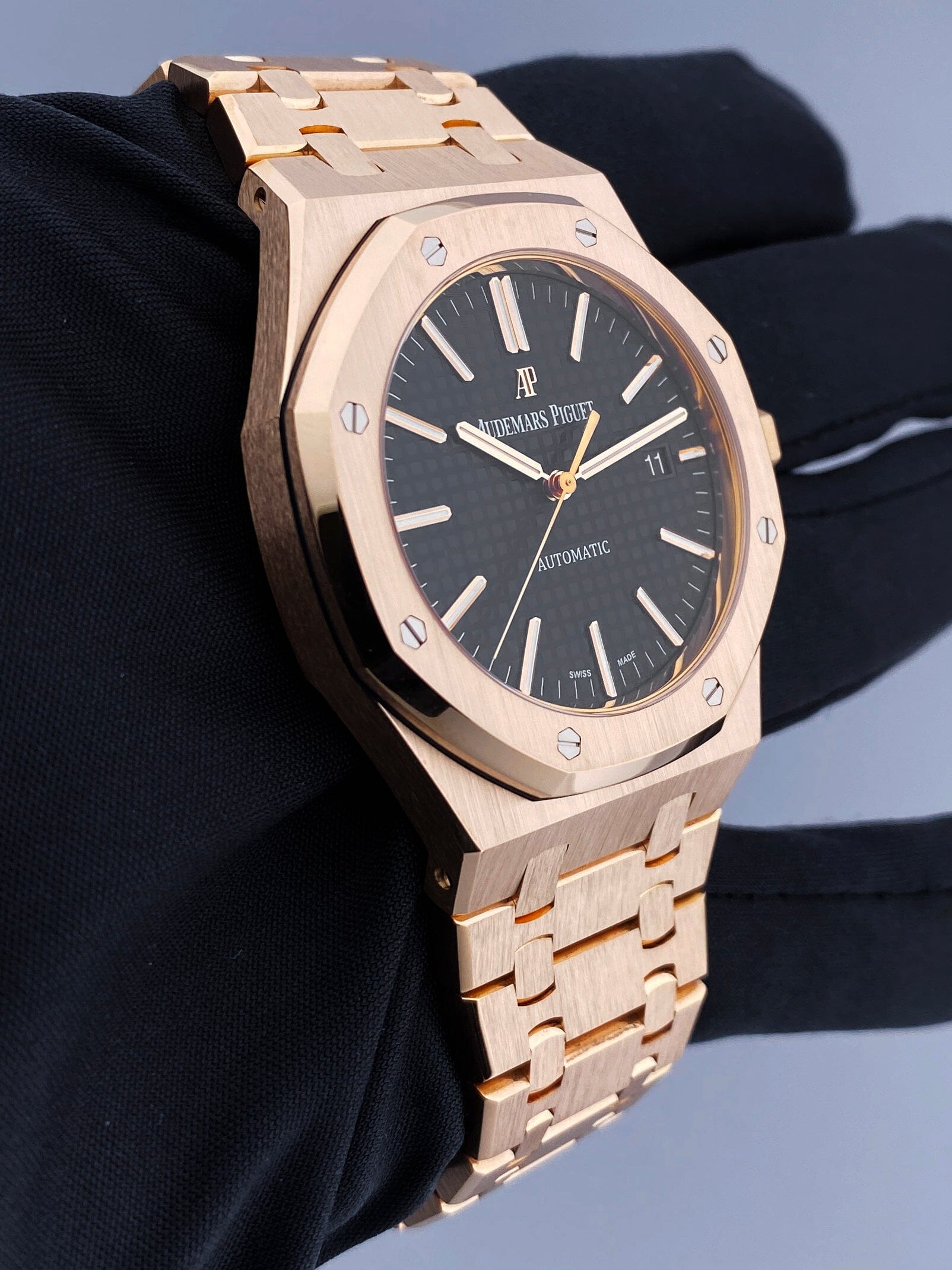 Audemars Piguet Royal Oak 15400OR 18K Rose Gold Black Dial Box Papers