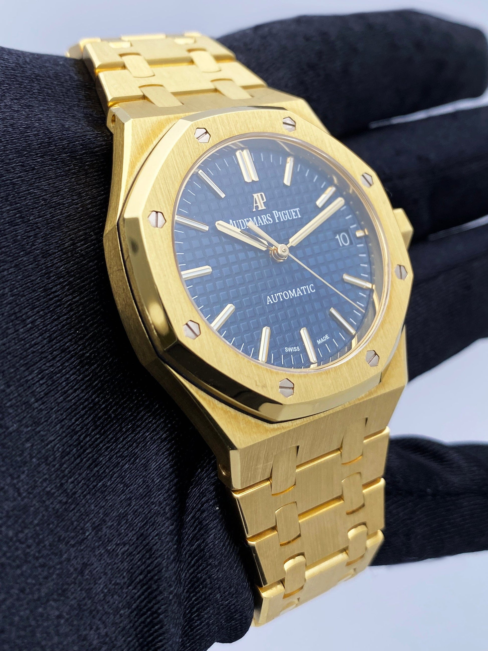 Audemars Piguet Royal Oak 15450BA Blue Dial 18K Yellow Gold Papers