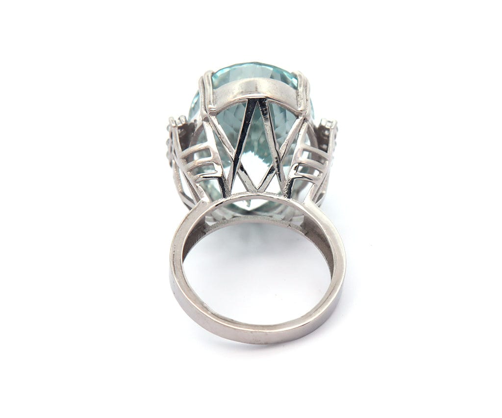 28.0ct Oval Aquamarine and 0.60ctw Diamond Cocktail Ring in 18K