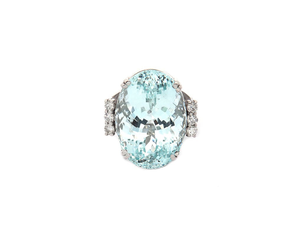 28.0ct Oval Aquamarine and 0.60ctw Diamond Cocktail Ring in 18K