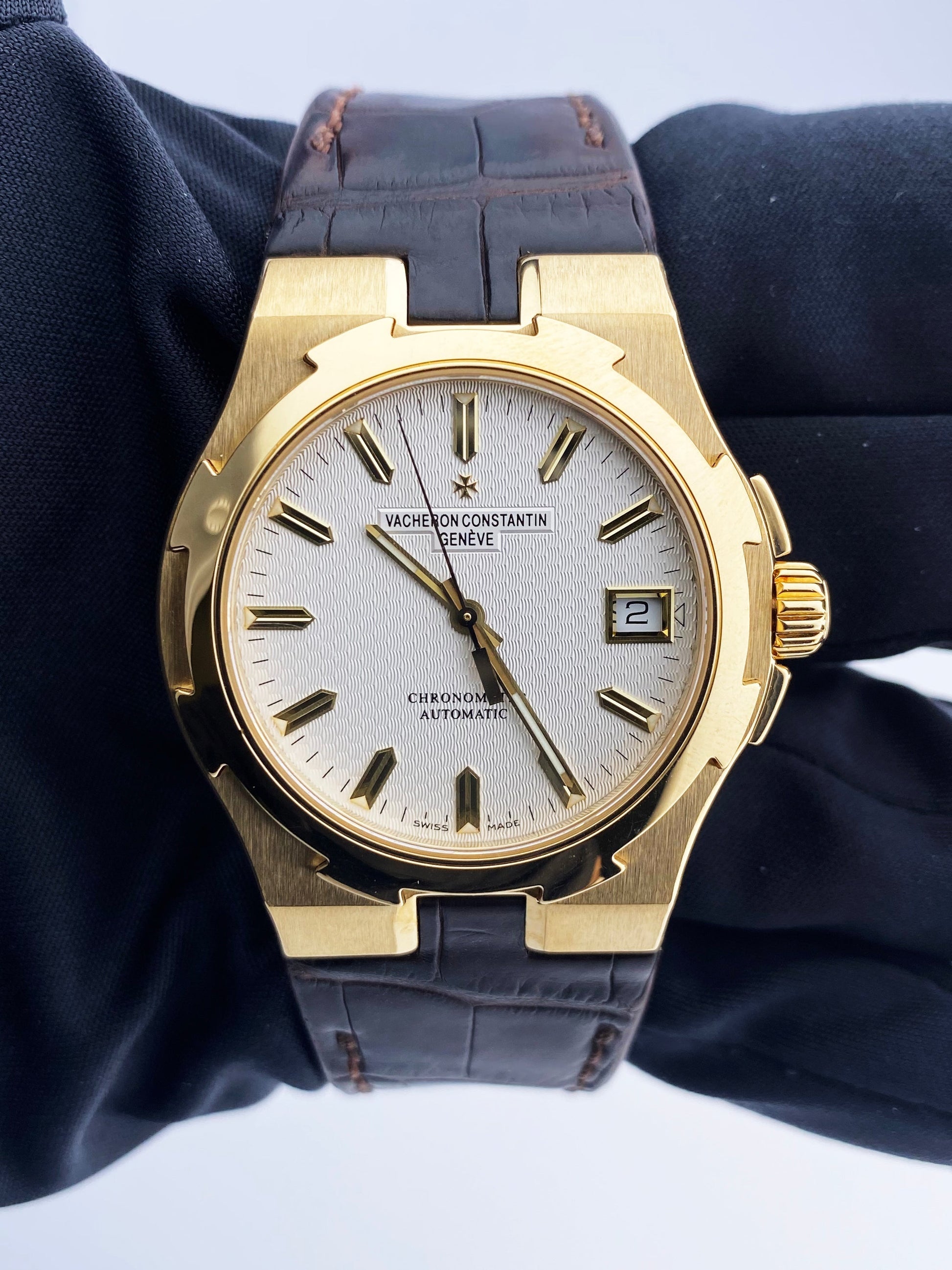 Vacheron Constantin Overseas 18K Yellow Gold Mens Watch