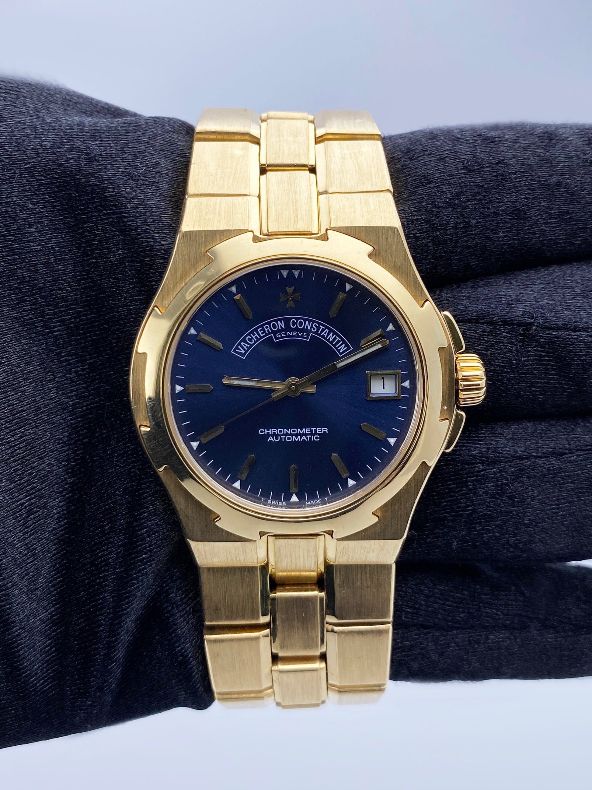 Vacheron Constantin Overseas 42040 Blue Dial Yellow Gold Mens Watch