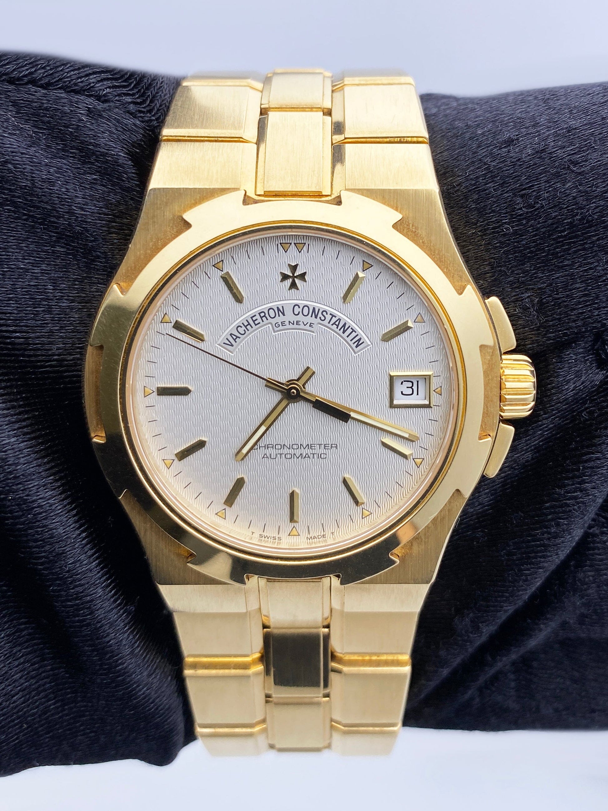 Vacheron Constantin Overseas 42040 Silver Dial Yellow Gold Mens Watch