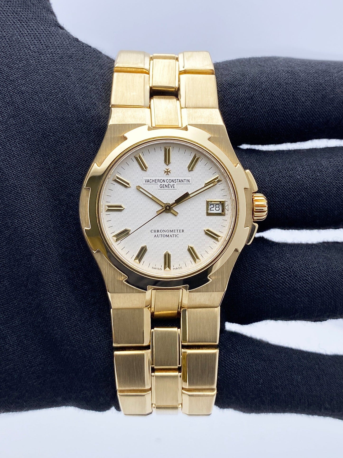 Vacheron Constantin Overseas 42040 Silver Dial Yellow Gold Mens Watch